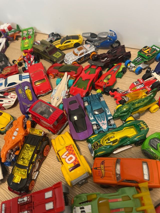 Colección Coches Hot Wheels y Más, para Estela