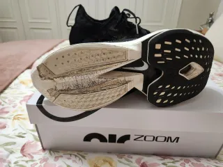 Nike Alphafly 2 Talla 44 Negro/Dorado