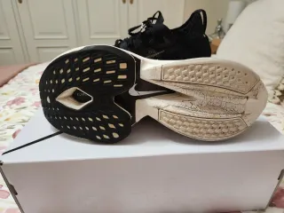 Nike Alphafly 2 Talla 44 Negro/Dorado