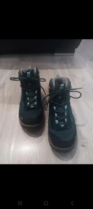 Botas de montaña Quechua negras y turquesa