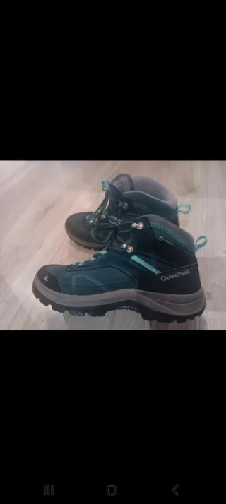 Botas de montaña Quechua negras y turquesa