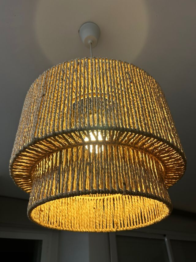 Lámpara de techo de mimbre