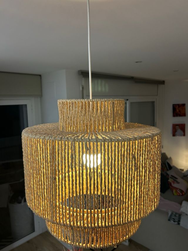 Lámpara de techo de mimbre