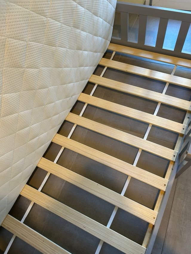 Lettino per bambini a casetta