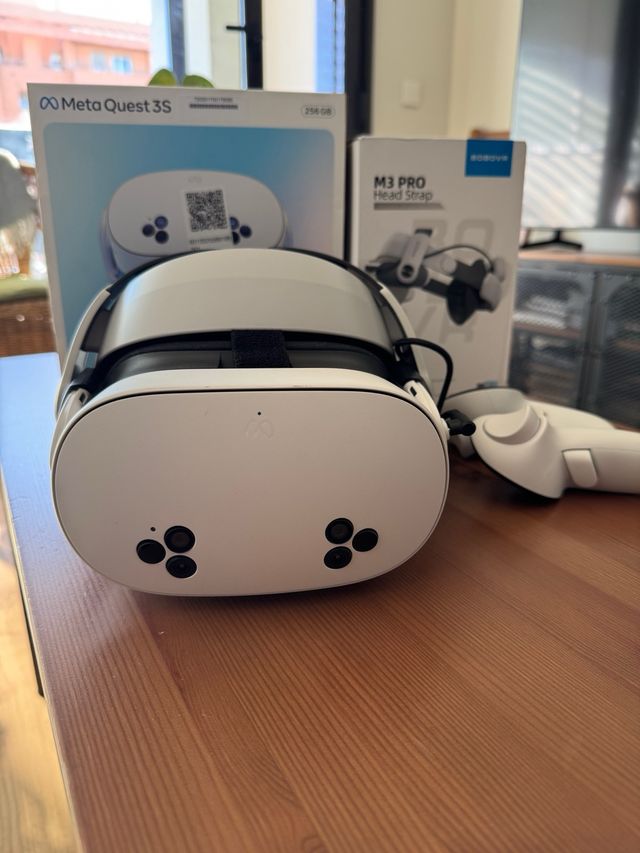 Meta Quest 3S 256 GB VR Headset+ M3 Pro Head Strap