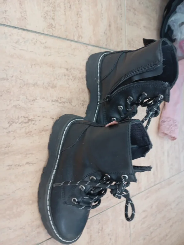 Botas negras con cordones y cremallera Zara 27