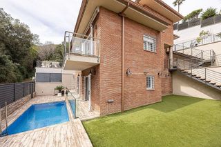 Chalet en venta en Alella