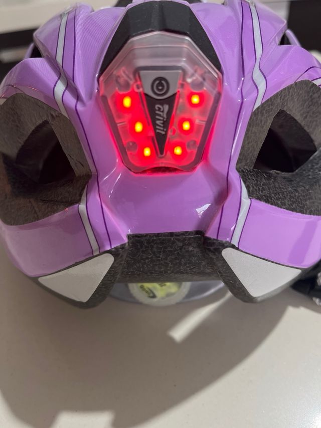 Casco bici viola e argento