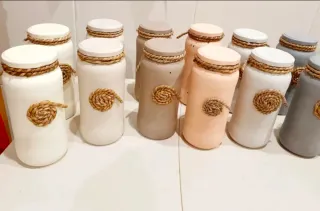 Barattoli di vetro decorati con corda