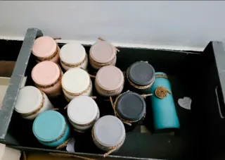 Barattoli di vetro decorati con corda