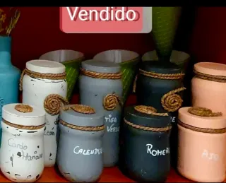 Barattoli di vetro decorati con corda