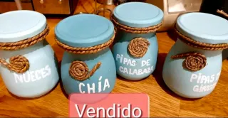 Barattoli di vetro decorati con corda