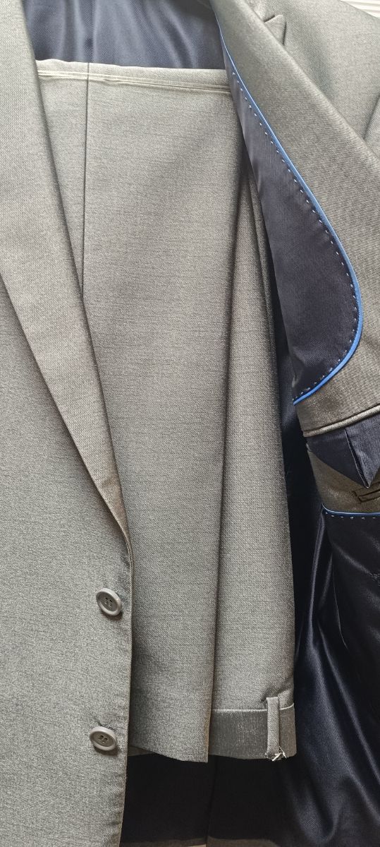 Traje FORECAST gris y azul