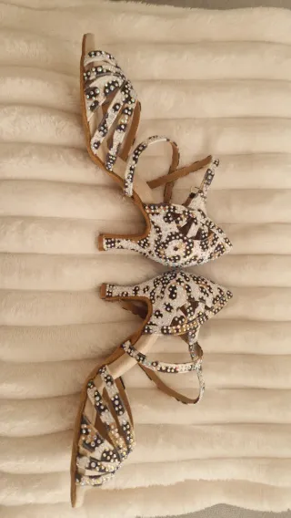 Zapatos de baile nuevos a estrenar.