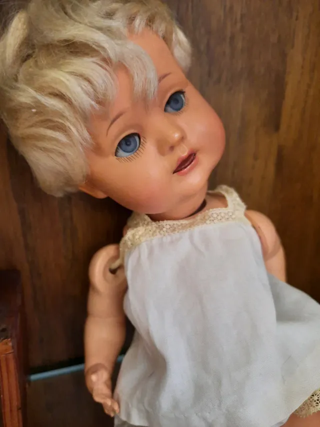 Muñeca antigua articulada