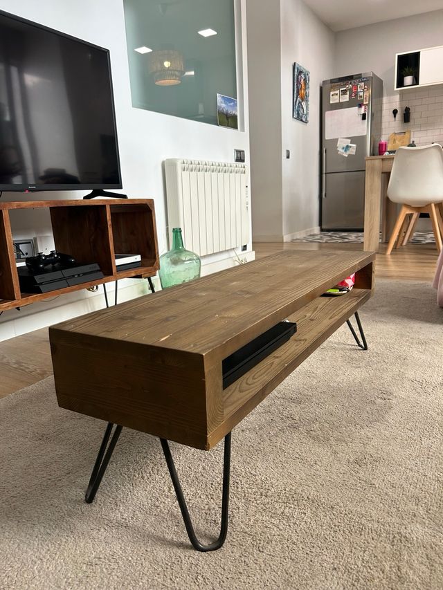 Mesa de centro de madera y metal