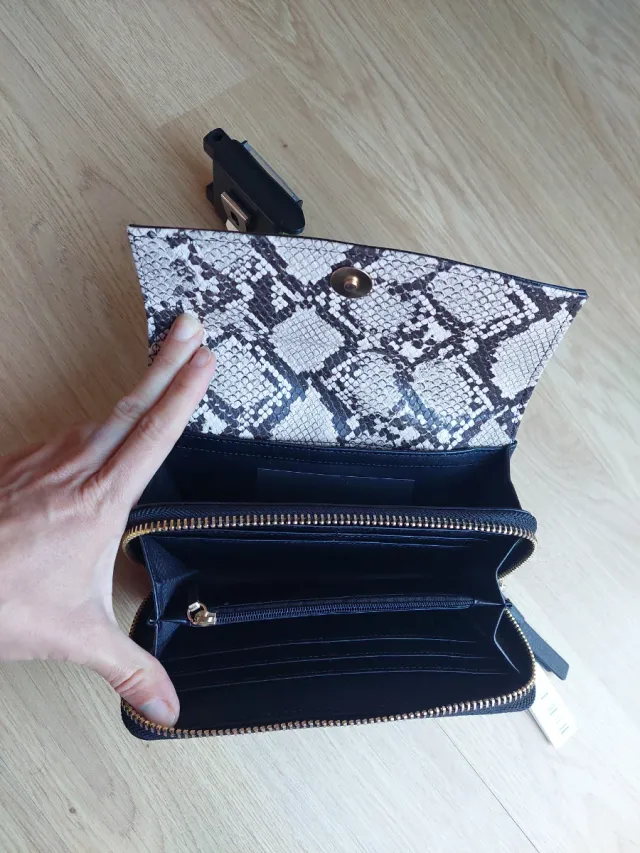 Monedero Parfois estampado serpiente. Sin estrenar