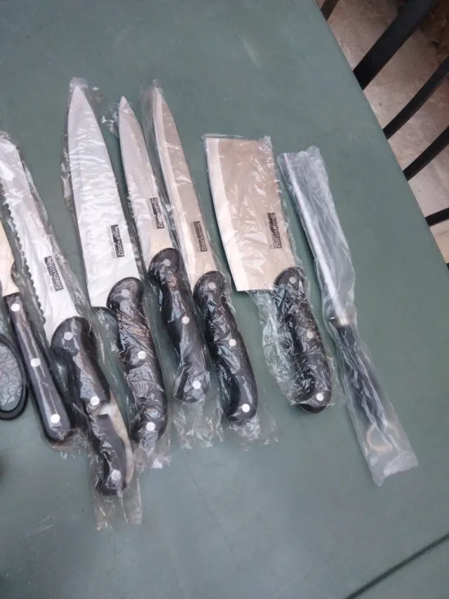 Lote de cuchillos y cubiertos