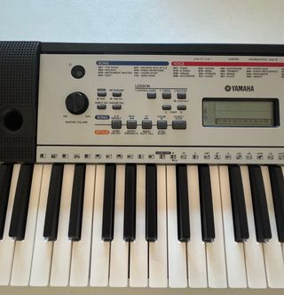 Teclado Digital Yamaha YPT-260