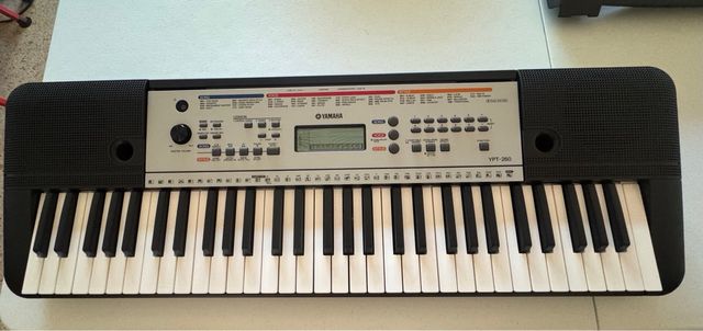 Teclado Digital Yamaha YPT-260