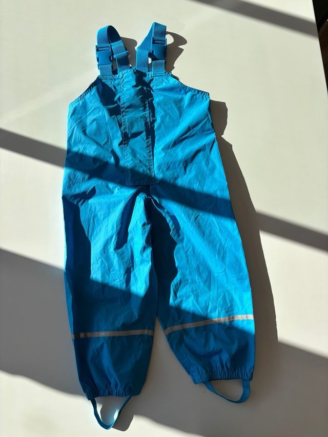 Pantalón impermeable azul con tirantes
