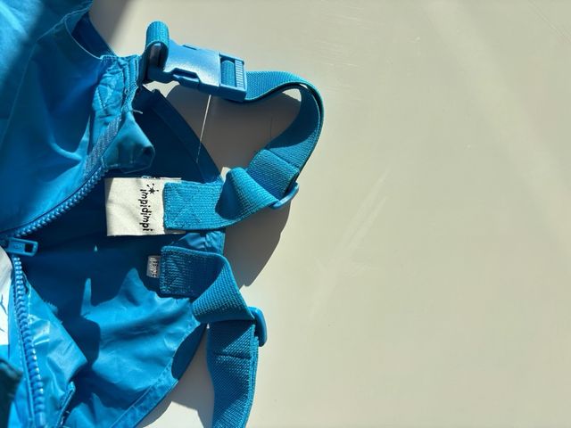 Pantalón impermeable azul con tirantes