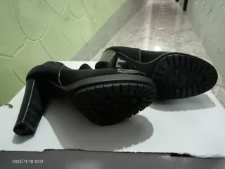 Zapatos de tacón negros