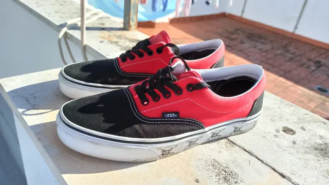 Zapatillas Vans Era Negras y Rojas