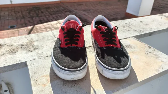 Zapatillas Vans Era Negras y Rojas