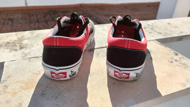 Zapatillas Vans Era Negras y Rojas