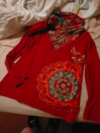 Camiseta Desigual Multicolor y Roja