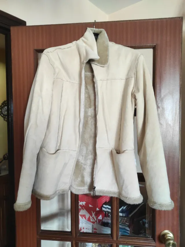 Cazadora beige forrada talla 42