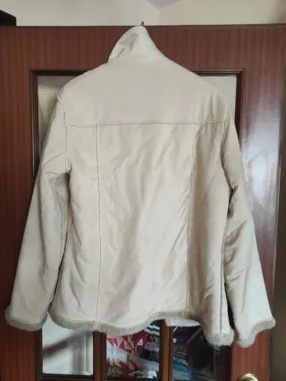 Cazadora beige forrada talla 42