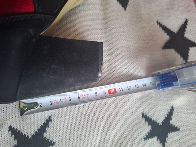 Botines rojo y negro. Tacón