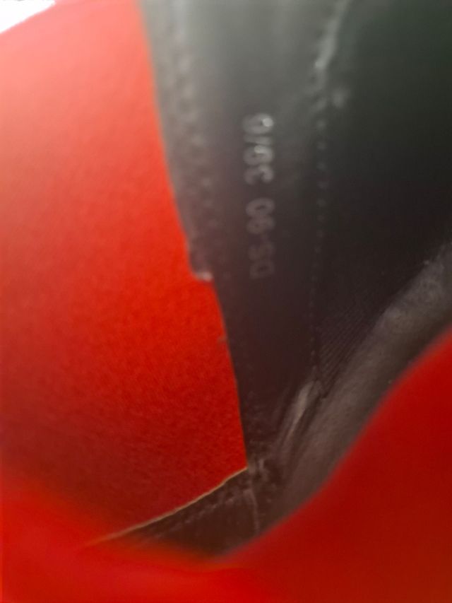 Botines rojo y negro. Tacón