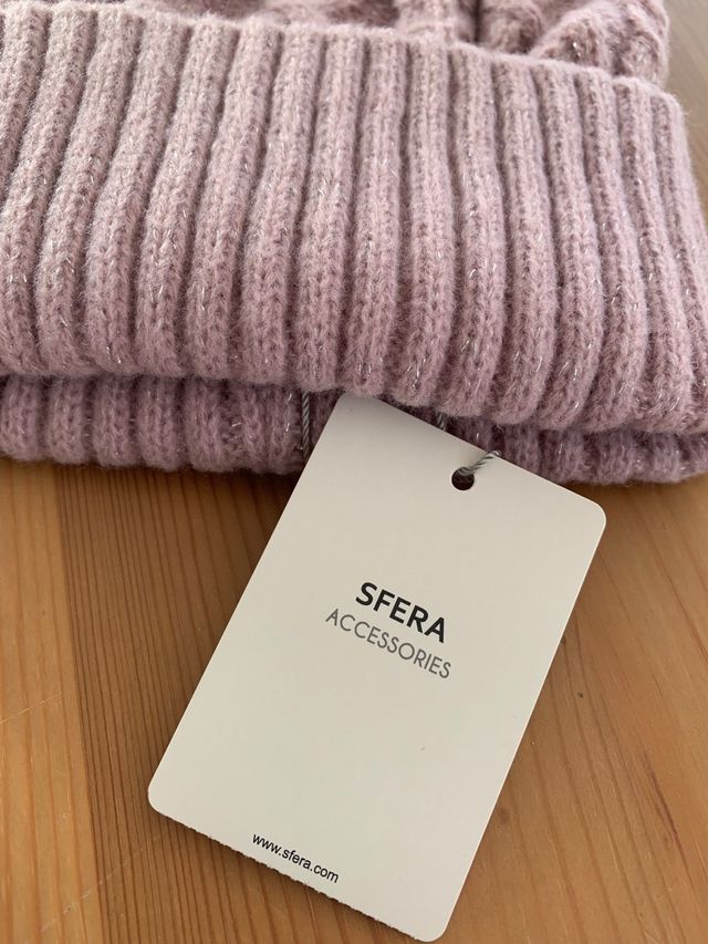 Gorro rosa con pompón a estrenar