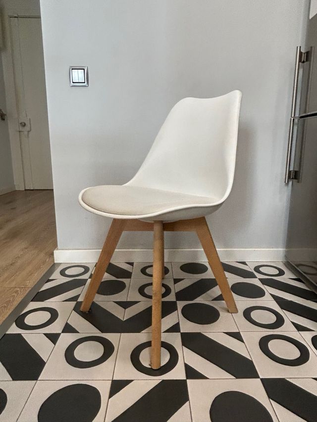 4 Sillas 20€ cada una