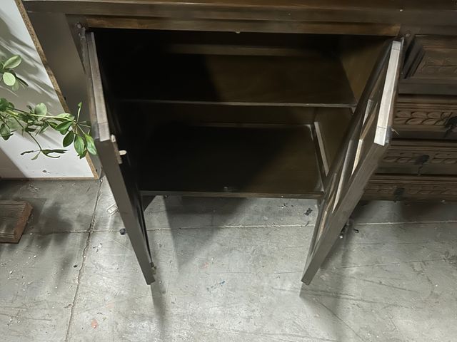 Mueble auxiliar de madera maciza