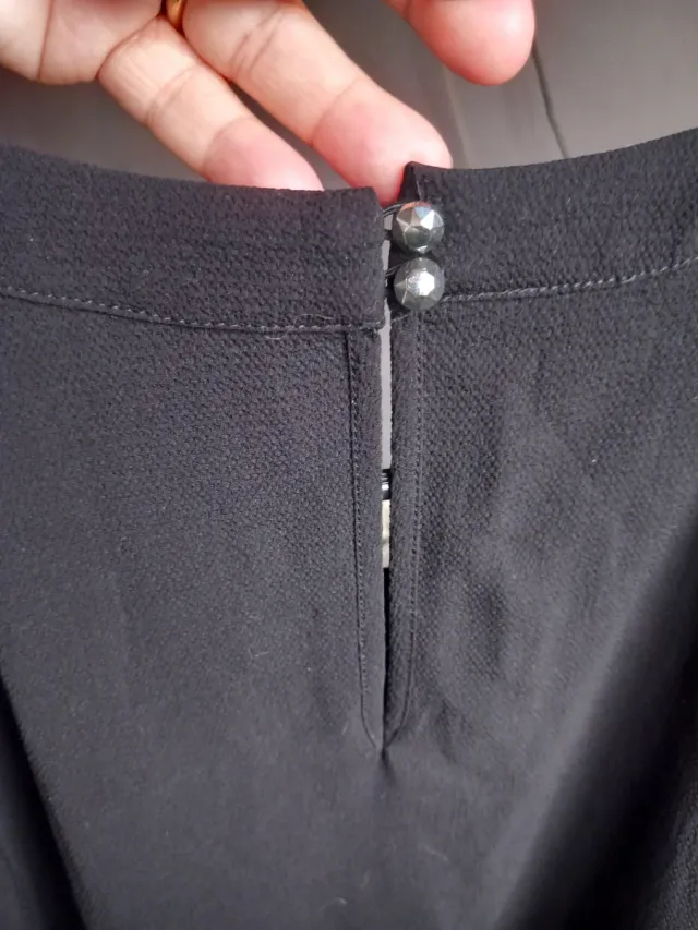 Vestido negro con pedrería