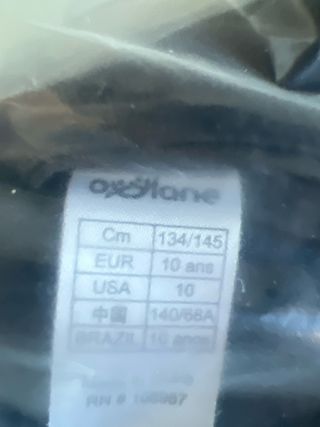 Mono de nieve negro y blanco