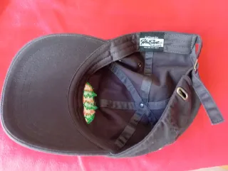 Gorra de tela con cierre ajustable