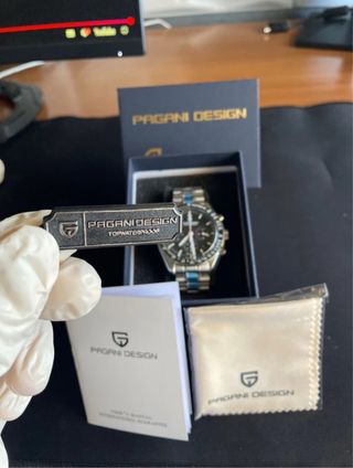 Orologio nuovissimo aperto solo per fare le foto e