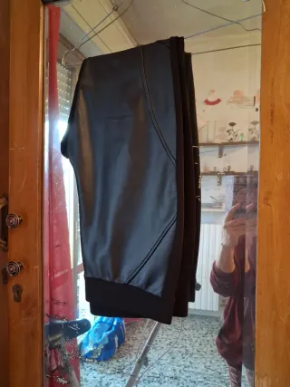 Pantaloni finta pelle neri