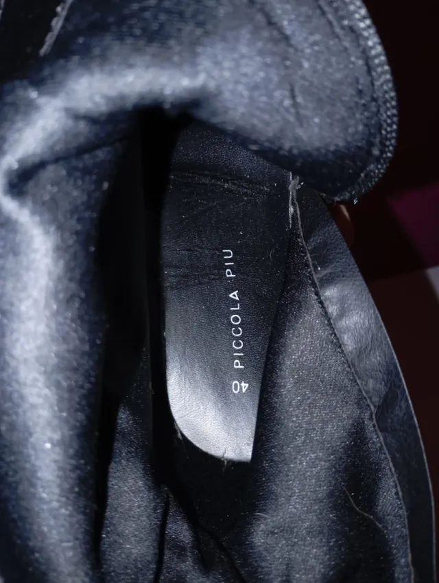 Botines negros con tachuelas