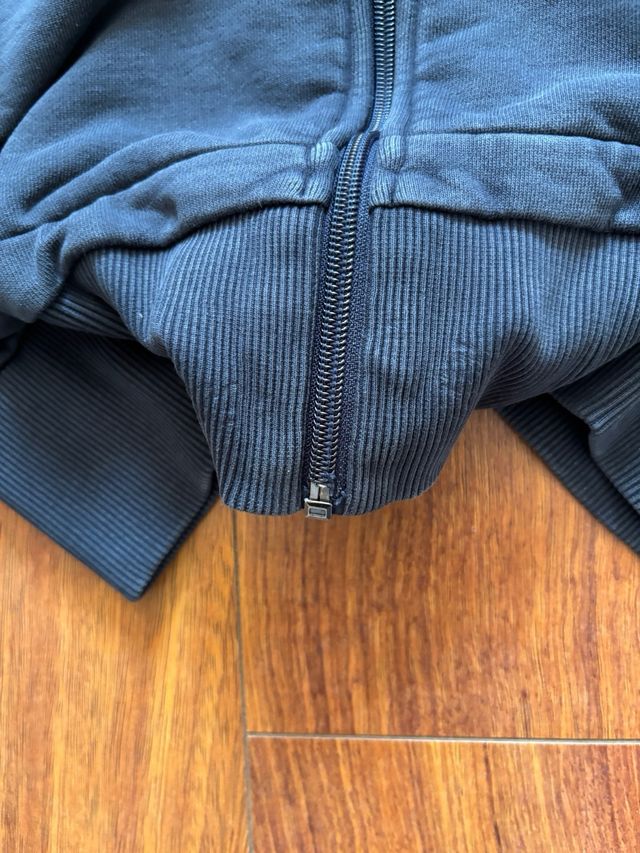 Sudadera Hugo Boss gris con cremallera