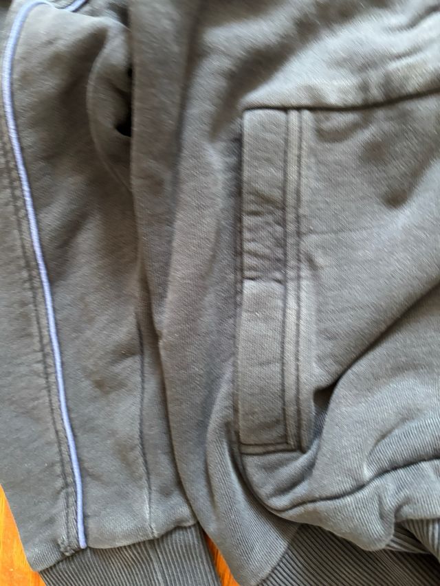 Sudadera Hugo Boss gris con cremallera