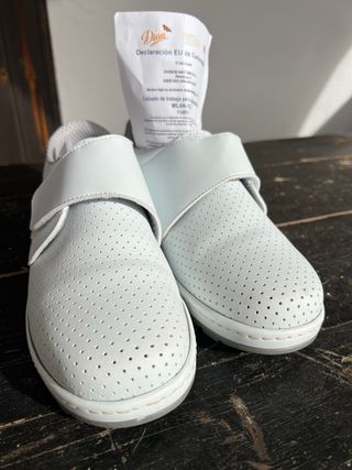Zuecos Dian Blancos Talla 39