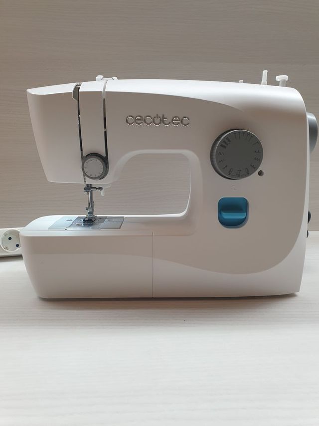 Máquina de costura Cecotec BelleCouture 1500