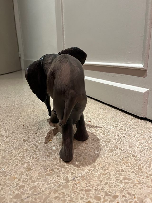 Elefante de madera de Tanzania