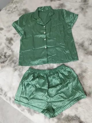 Pijama satén verde rayas verano